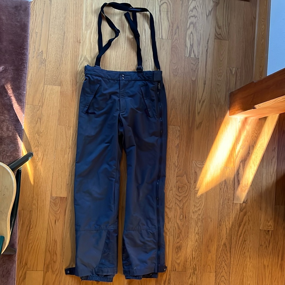 Patagonia ski/snowboard pants with suspenders. 34 inch waist. 32 inch inseam